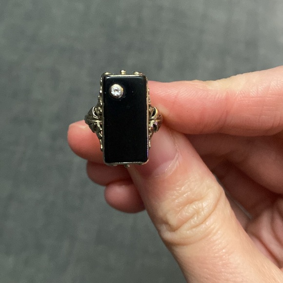 Vintage 18k White Gold Diamond Onyx Ring - Picture 3 of 5